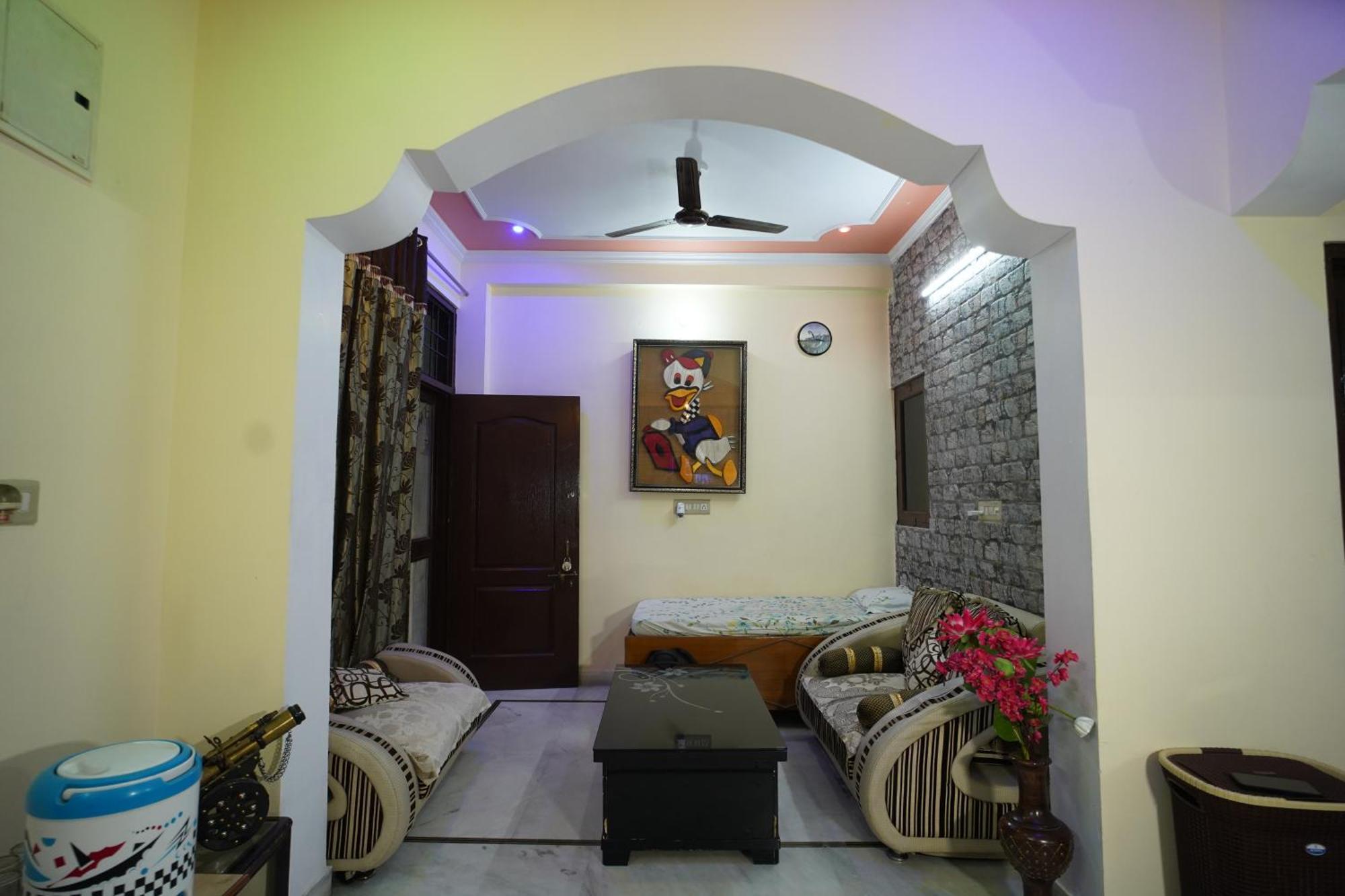 Om Trance Homestay Джапур Экстерьер фото